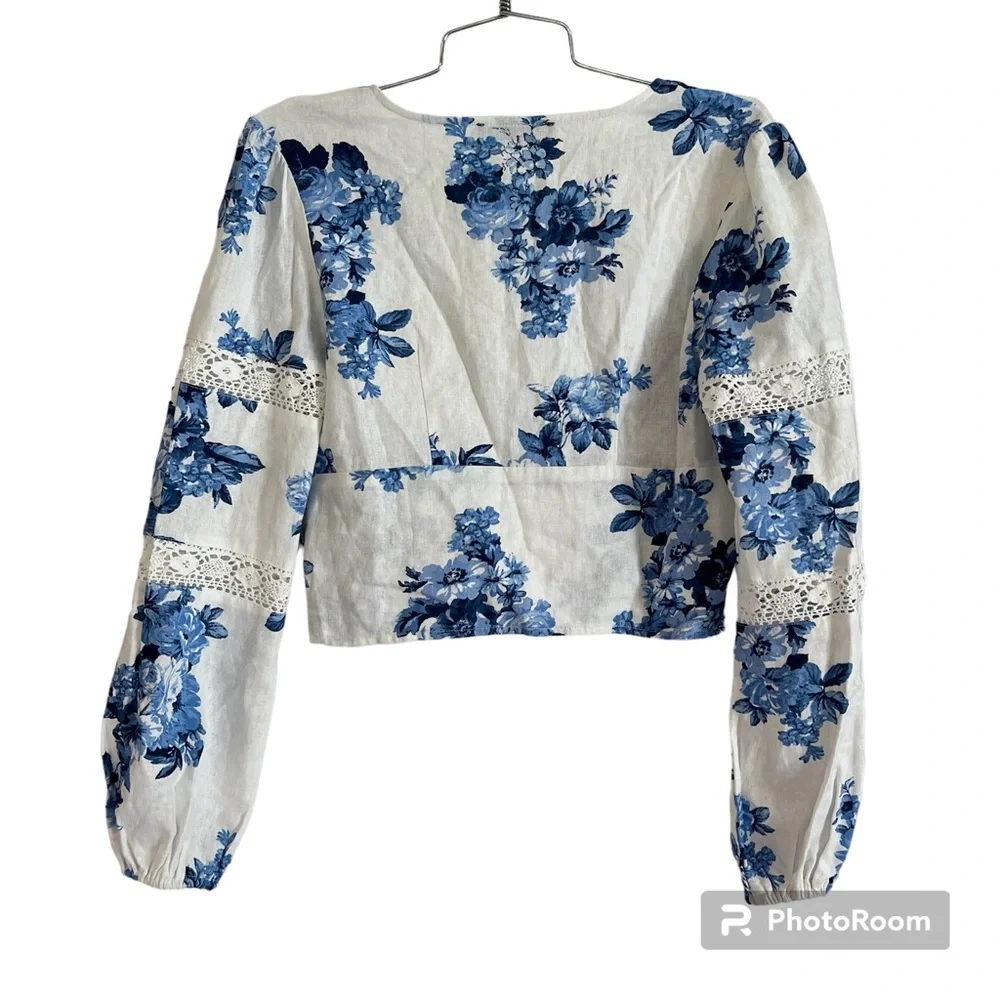Francesca’s Blue Rain Long Sleeve Blue Floral Babydoll V-Neck Top Sz S - Picture 2 of 8